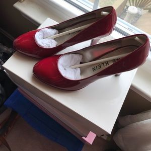 Red patent leather pumps
